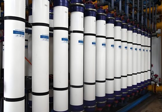 ราคาดี 99.99% SS การกําจัด Ultrafiltration ระบบน้ํา สามารถล้างกลับได้ SS304 / วัสดุ PVC ออนไลน์