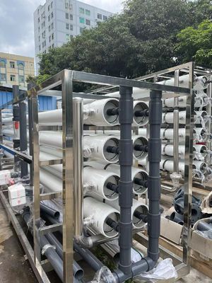ราคาดี การออกกําลัง 5 ระยะ ระบบ RO น้ําเทศบาล 150-300 PSI ใน 380/440V พลังงานไฟฟ้า ออนไลน์