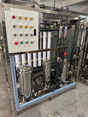 ราคาดี ระบบ Ultrafiltration ทนทานด้วยเทคโนโลยี Ultrafiltration และปานล์ควบคุมเหล็กไร้ขัดเหล็ก 240kg ความดันตามต้องการ ออนไลน์