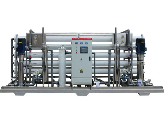 ราคาดี 150-300 Psi ความดันเรตติ้ง RO ระบบน้ําเกลือพร้อม Ultrafiltration / Media Filter ก่อนการรักษา ออนไลน์
